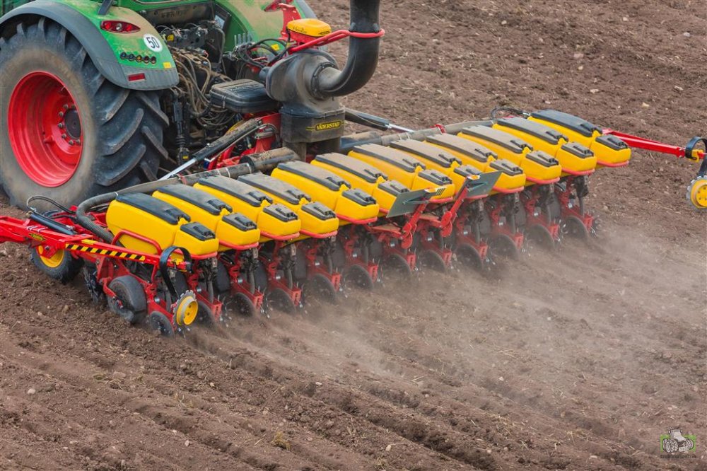 Demotour Väderstad met 2 combinaties door Nederland en België