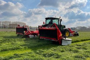 KUHNE lanceert de nieuwe triplemaaier met twee afvoerbanden