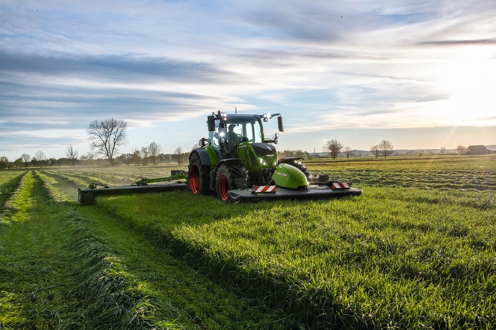 De Fendt Slicer, een nieuwe serie maaimachines die ook in vlinderopstelling geschikt zijn voor de 4-cilinder trekkers.