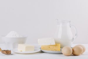 Vandaag kondigde supermarktketen Jumbo aan om vanaf dit najaar een groot aantal producten van Nederlandse bodem te presenteren onder de noemer ‘van Dichtbij’. Met de presentatie in het schap en op andere manieren is de trots op het werk en de producten van Nederlandse boeren en tuinders benadrukt. Ook zal het aanbod van producten van Nederlandse oorsprong, zoals groenten en fruit, vlees en zuivel, nog verder groeien.