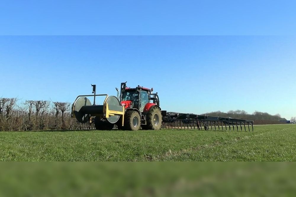 VIDEO | Bemesten van het land met een sleepslangbemester