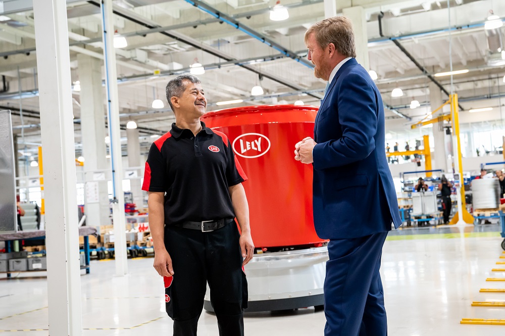 Koning Willem Alexander opent vernieuwde Lely Campus in Maassluis