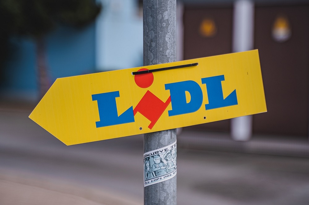 Lidl heeft vanaf september als eerste supermarkt duurzamere en diervriendelijkere kaas met het 3 sterren Beter Leven keurmerk in haar schappen liggen. De eisen van het 3 sterren Beter Leven keurmerk op zuivel zijn recentelijk flink aangescherpt.